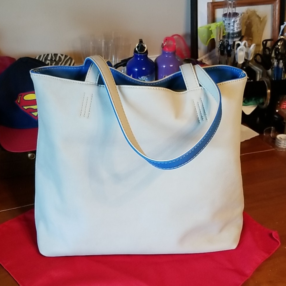 Unbranded Tote!